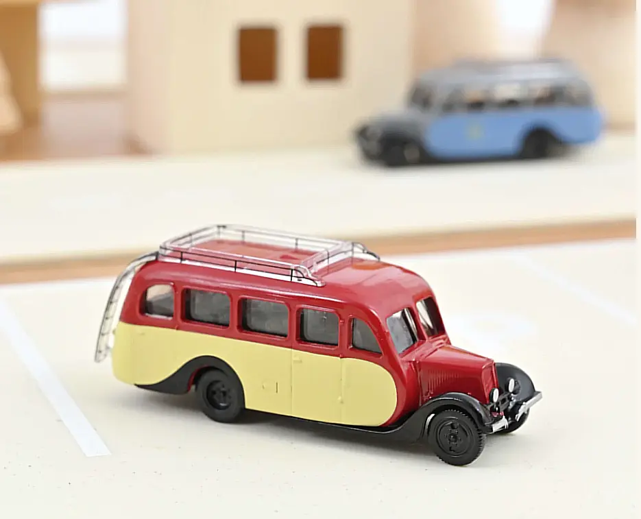 Citroën U23 Autocar 1947 Rouge et jaune 1/87 Norev AMC0191099-ROU